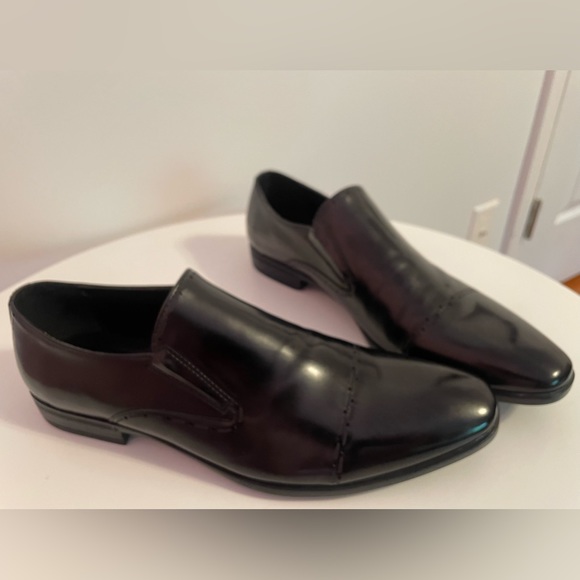 BRAND NWOT NEVER WORN BEFORE KENNETH COLE REACTION 9.5 BLACK LEATHER SLIP ONS - Picture 3 of 6
